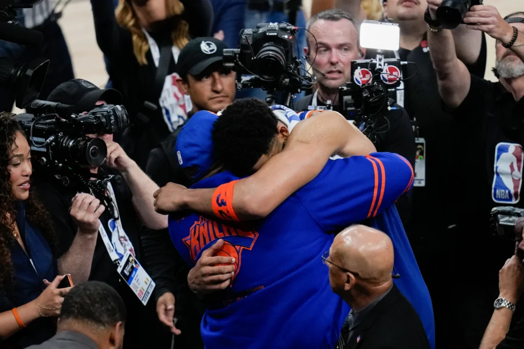 Trump to Attend NBA Finals as Knicks Take 2-0 Lead Over Spurs